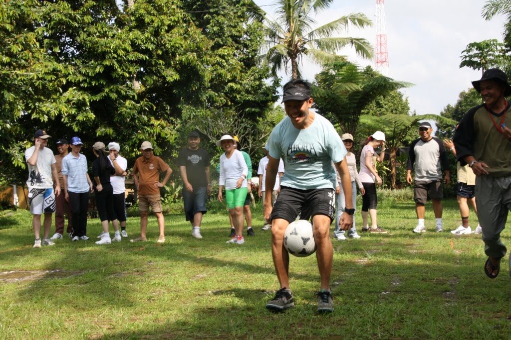 Passing the ball Youphoria